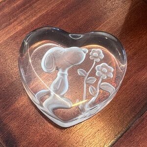 Vintage 1958 Heart-Shaped Glass Art Paperweight with Snoopy Etching - Clear